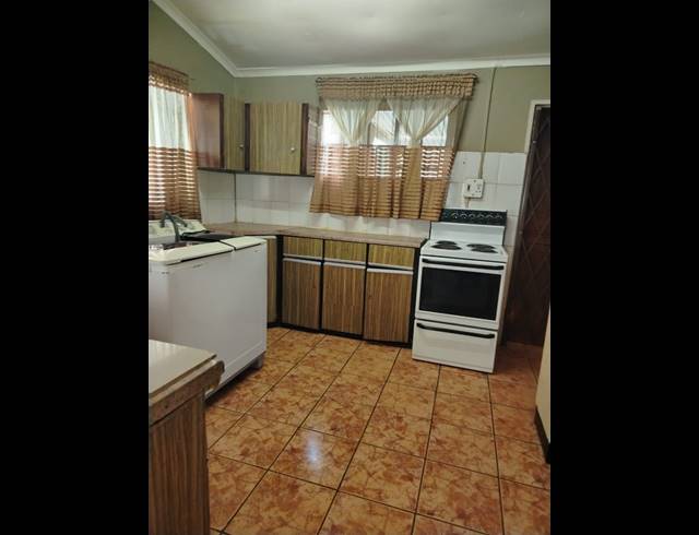 3 BEDROOM HOUSE FOR SALE IN FERNWOOD